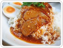 http://pim.in.th/images/all-one-dish-food/kao-moo-dang/kao-moo-daeng-01.JPG