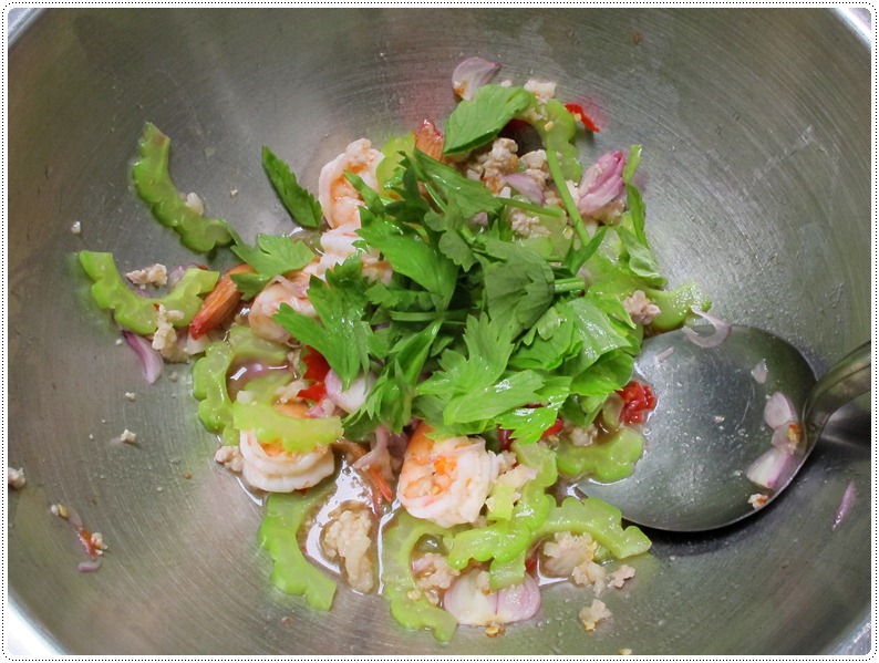 http://pim.in.th/images/all-one-dish-shrimp-crab/chinese-bitter-melon-salad/chinese-bitter-melon-salad-17.JPG