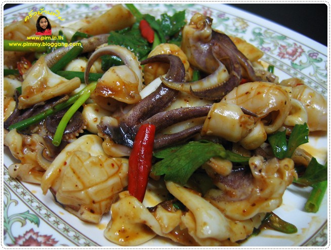http://pim.in.th/images/all-one-dish-shrimp-crab/fried-squid-with-salted-red-egg/fried-squid-with-salted-red-egg-002.jpg