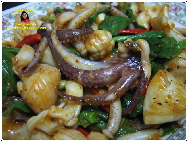http://pim.in.th/images/all-one-dish-shrimp-crab/fried-squid-with-salted-red-egg/fried-squid-with-salted-red-egg-0031.jpg