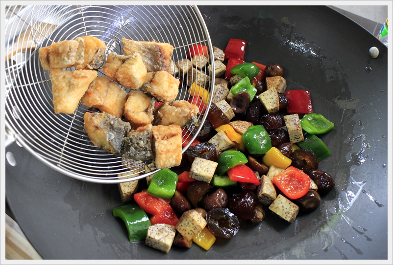 fried fish with fruits 10