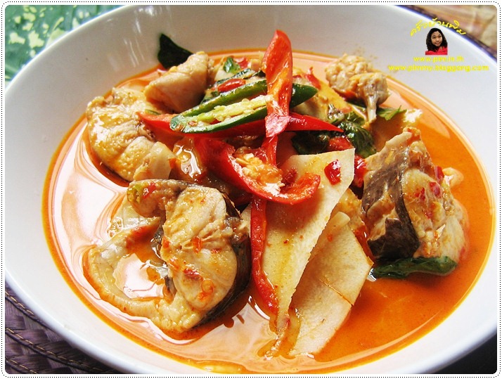 http://pim.in.th/images/all-side-dish-fish/sour-bamboo-shoot-in-red-curry/sour-bamboo-shoot-with-fish-in-red-curry-05.JPG