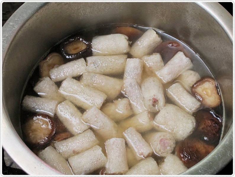 http://www.pim.in.th/images/all-side-dish-pork/bamboo-mushroom-soup/015.JPG