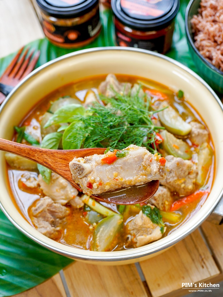 spicy thick soup with pork ribs and vegetables 04