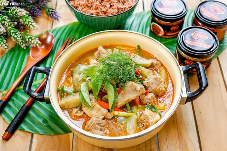 spicy thick soup with pork ribs and vegetables 06