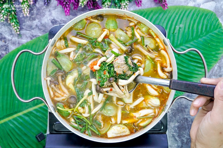 spicy thick soup with pork ribs and vegetables 20