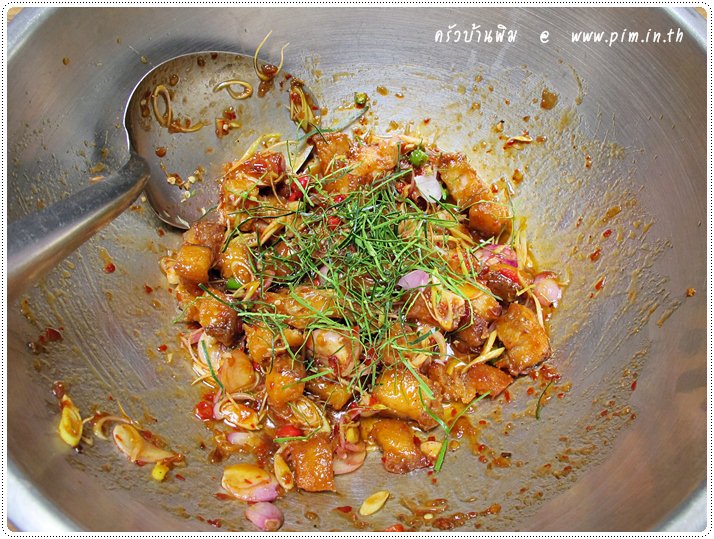 http://pim.in.th/images/all-side-dish-fish/pla-pla-tubtim-tod/red-tilapia-spicy-salad-16.JPG