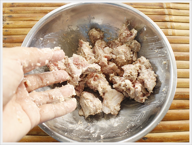 http://www.pim.in.th/images/all-side-dish-pork/fermented-pork-spare-ribs/fermented-pork-spare-ribs-07.JPG