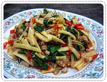 http://pim.in.th/images/all-side-dish-pork/fried-bamboo-shoot/spicy-fried-bamboo-shoot-with-pork-01.JPG