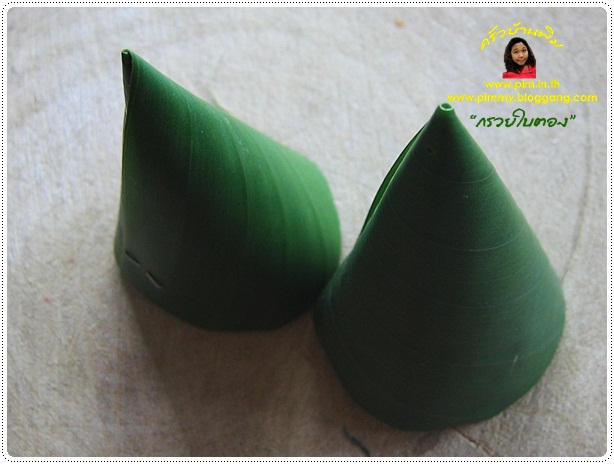 http://www.pim.in.th/images/tips-in-kitchen/banana-leaves-cone/banana-leaves-cone-06.JPG